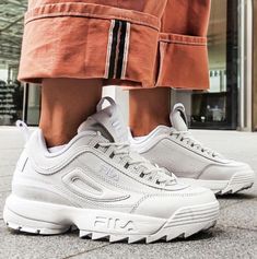 Fila Disruptor, Tennis Shoes Outfit, Chunky Trainers, Fashion Shoes Sneakers, Cute Sneakers, Mode Inspo, Best Sneakers, Sneakers Outfit