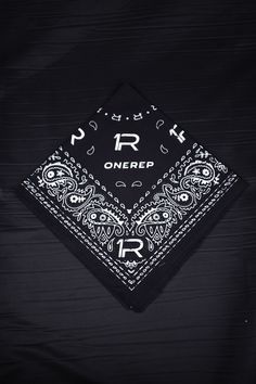 a black and white bandana with the letter r on it