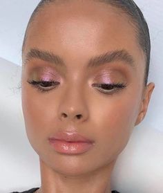 Disco Makeup, Gold Makeup Looks, Party Makeup Looks, Glow Skin, Gold Makeup, Pink Eyeshadow