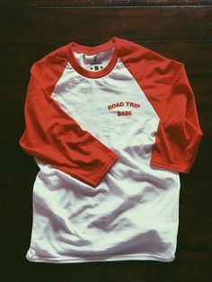 Road Trip Babe Raglan Retro Red Tops With Text Print, Retro Red Top With Letter Print, Red Cotton Top With Lettering, Red Cotton Tops With Lettering, Casual Red Tops With Lettering, Basic Red Top With Letter Print, Casual Red T-shirt With Lettering, Road Trip, Hair Color