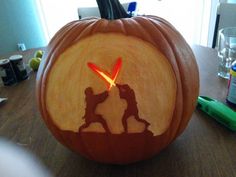 Easy Marvel Pumpkin Carving, Starwars Pumpkin Carving, Pumpkin Carving Ideas Star Wars, Star Wars Pumpkin Carving Templates, Pumpkin Carving And Painting Ideas, Pumpkin Carving Funny, Anime Pumpkin Carving, Halloween Birthday Party For Adults