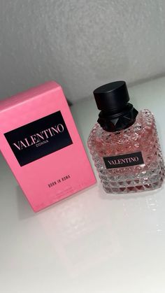 Valentino Parfum For Women, Valentino Pink Perfume, Valentino Perfume Aesthetic, Valentino Perfume Woman, Valentino Parfum, Valentino Perfume, Born In Roma, Fragrances Perfume Woman, Perfume Body Spray