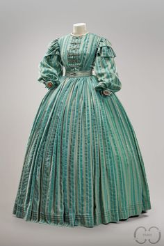 1860s summer dress 1860 Womens Fashion, 1860s Cotton Dress, 1800 Gowns, 1850s Day Dress, 1850 Dress, 1820s Dress, 1840 Dress, 1840s Dress, 1830s Dress