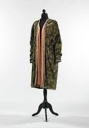 Date: ca. 1930 Location/Culture: Italy Object is held at: MET Notable Techniques/Motif Names: The fabric of this coat showcases Fortuny's inspiration from the Italian Renaissance. He often recreated textiles from that era. Mariano Fortuny, Evening Coat, A Night At The Opera, Italian Dress, Brooklyn Museum, Costume Collection, Costume Institute, Coat Design, Metropolitan Museum Of Art