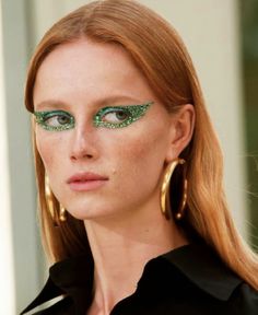 Crazy Make Up, College Makeup, Halloween 23, High Fashion Makeup, Runway Beauty, Runway Makeup, Green Makeup, Bold Makeup, Flawless Face