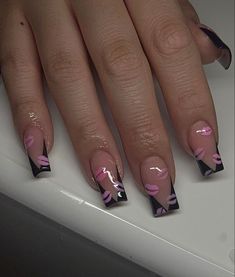 Short Acrylic With Initial, Square Nails French Tip Color, Short Square Nails Design Ideas 2024, Nail Art Designs Square Nails, Nails With Kisses, Valentines Nail Set, Kiss Nail Art, Nail Sunny, Kiss Nails