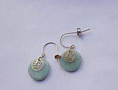 What a beautiful pair of genuine celadon Jade disc14K yellow gold with Chinese symbol. bead top dangle earrings!  The jade has very good  green color.  Marked14K  The length is about an inch 1 inch.  Very comfortable to wear.    Great earrings to keep or gift to someone special in your life For your consideration, browse my "Earring Treasures" shop for other vintage and antique earrings.  For other jade choices, my "Asian Treasures" shop has a nice selection. Thanks for looking. Bead Top, Chinese Jade, Chinese Symbols, Jade Earrings, Earrings Green, Beaded Top, Antique Earrings, Green Jade, Jade Green