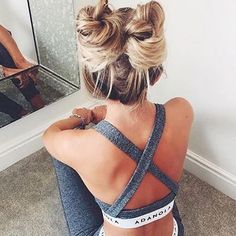 Super cute Tuesday hair vibe ✨. We are all about these Princess Leia style gym… 13 Hairstyles, Easy Bun Hairstyles For Long Hair, Top Knot Hairstyles, Gym Hairstyles, Easy Bun Hairstyles, Workout Hairstyles, Peinados Recogidos, Bun Hairstyles For Long Hair, Sporty Hairstyles