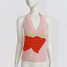 Vintage 00s pink backless top in chunky knit by French brand Sonia by Sonia Rykiel. The backless top is decorated with two large strawberries on the front. the top closes at the neck with a knot. Label Size: no size label Perfect for a size S/M Composition: 100% cotton Approximate measurements (please keep in mind that the fabric is stretchy): bust: 36 cm / 14.2 in Length: 60 cm / 23.6 in Condition: Excellent vintage condition Fitted Pink Top With Strawberry Print, Pink Sleeveless Knitted Top, Pink Knitted Sleeveless Top, Sweet Sleeveless Fitted Top, Chic Pink Knitted Top, Sweet Fitted Sleeveless Top, Fitted Sleeveless Sweet Top, Pink Backless Top, Strawberry Clothing