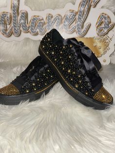 Custom Bling Converse All Star Chuck Taylor Sneakers. All designs handmade and embellished with a variety of high quality crystals. Great for weddings, proms, homecomings, birthdays, special events or just your everyday girly girl. **IF YOU NEED THIS ITEM BEFORE THE PROJECTED SHIPPING TIME YOU MUST CONTACT US BEFORE ORDERING (additional charges may apply) ** Shoe Details: Classic black on black low top Converse All Star Chuck Taylor Sneaker (cloth material style) Shoe Size: WOMEN'S size 6 to siz Black Bling Converse Shoes, Black Wedding Sneakers, All Black Converse, Bling Converse, Ribbon Shoes, Black Tennis Shoes, School Spirit Wear, Low Top Converse, Bling Fashion