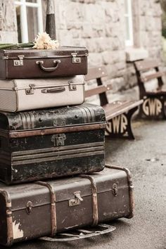 Vintage Jeep, Old Suitcases, Vintage Suitcases, Vintage Soul, Vintage Luggage, Shabby Vintage, Moda Vintage, Train Rides