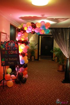 balloon arch at a birthday party with welcome sign