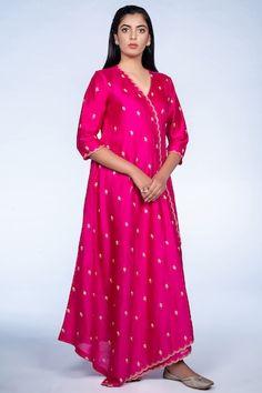 Buy Fuchsia Phiran Zari Tissue Embellished Zardozi V Heer And Pant Set For Women by Begum Online at Aza Fashions. Tunic With Pants, Organza Kurta, Silk Kurta, Silk Organza, Silk Embroidery, Silk Velvet