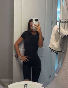 Snatched Waist Aesthetic, Tea Clothes, Snatched Waist, Gymwear Outfits, Chill Fits, Workout Fits, Mama Style, Fitness Inspiration Body, Body Inspiration