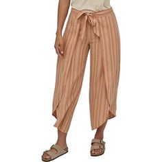 Summer Vacation Capris With Pockets, Relaxed Fit Capris With Pockets For Vacation, Casual Bottoms With Elastic Waistband For Warm Weather, Wide Leg Capris With Pockets For Beach, Relaxed Fit Bottoms For Warm Weather Day Out, Casual Wide Leg Capris For Vacation, Spring Beach Cotton Capris, Summer Beach Capris With Pockets, Spring Beach Capris With Wide Leg