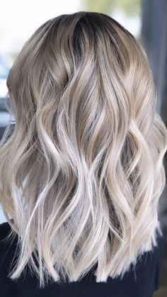 Medium Length Blonde Hairstyles, Winter Blonde Hair, Medium Length Blonde Hair, Medium Length Blonde, Hairstyles 2024, Cool Blonde Hair, Blonde Hairstyles