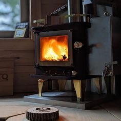 make a tiny house welcoming Cozy Interiors, Cozy Hygge, Tiny Space, House Interiors, Interiors Design, Tiny Living, Wood Burning Stove, Styling Ideas