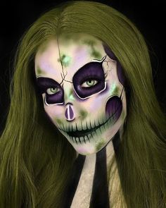 Female Beetlejuice Costume, Lydia Deetz Makeup, Morticia Addams Makeup, Beetlejuice Costumes, Instagram Makeup Artist, Skull Face Paint, Halloweenský Makeup, Artsy Makeup