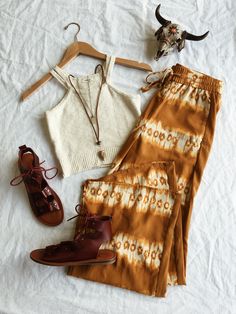 Modern Bohemian Outfits Casual, Outfit Ideas Boho Casual, Cute Boho Outfits Summer, Free People Outfits Summer Bohemian, Comfortable Boho Outfit, Bohemian Outfit Inspiration, Boho Aesthic, Retro Boho Outfits, Hippie Inspo Outfit