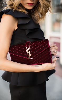 Sac Yves Saint Laurent, Ysl Clutch, Velvet Clutch, Bohol, Handbag Heaven, Style Noir, Henri Bendel, Looks Chic, Velvet Bag