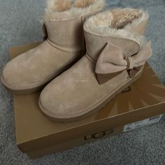 Worn Once :) Bow Uggs, Cute Uggs, Uggs With Bows, Shoes Beige, Womens Uggs, Ugg Shoes, Christmas List, Cute Shoes, Size 7