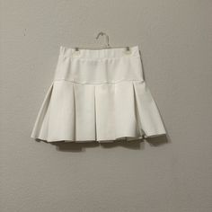 Never Worn Chic A-line Tennis Skirt For Spring, Elegant Spring Skort With Pleated Hem, Elegant Spring Pleated Skort, Elegant Spring Tennis Skirt With Lining, Elegant Spring Lined Tennis Skirt, Elegant Spring Tennis Skirt, Elegant A-line Tennis Skirt For Spring, Elegant A-line Spring Skort, Elegant A-line Tennis Skirt With Lining