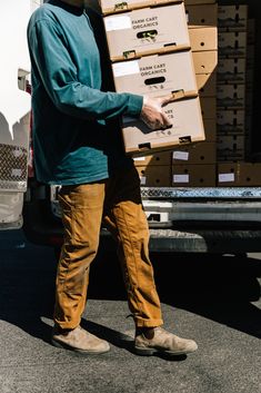 Blundstone USA x Farm Cart Organics — MIKAELA HAMILTON Blundstones Outfit Ideas Men, Mens Outfits With Blundstones, Workwear Men Style, Men Blundstone Outfit, Modern Western Style