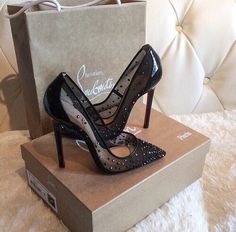 Dr Shoes, Heels Classy, Louboutin Heels, Aesthetic Shoes, Fashion Heels, Black High Heels, Pretty Shoes