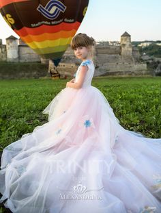 #flowergirl #peageantgirl #flowergirls #princessdress #daminha #flowergirldress #flowergirldresses #minibride #firstcommunion #firstcommuniondress #weddinggown #weddingdress #weddingday #weddingideas #weddingdecor #wedding #promdress #pageantdress #hochzeit #braut #bride #bridalgown #bridaldress #tulldress #gypsydress Tulle Gown With Sweep Train For Pageant, Pageant Tulle Ball Gown With Sweep Train, Tulle Ball Gown With Sweep Train For Pageant, Pageant Ball Gown With Sweep Train In Tulle, Fairytale Princess Dress For Spring Wedding, Tulle Ball Gown With Floral Applique, Princess Tulle Ball Gown With Detachable Train, Princess Style Tulle Ball Gown With Detachable Train, Princess Ball Gown With Detachable Train In Tulle