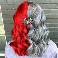 Christmas Hair Colors Ideas, Fun Hair Color Ideas Split Dye, Half Colored Hair Short, Cool Hair Dye Ideas, Pink Split Dye, Cool Hair Dye, Split Aesthetic, Half And Half Hair Color, Dyed Hair Ideas