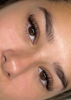 Pose mixte #lashes #lashesfordays #lashextensions #lashartist #lashesonfleek #lashtech #extensiondecil Natural Fake Eyelashes, Lashes Fake Eyelashes, Short Lashes, Lash Extensions Styles, Perfect Eyelashes, Pretty Lashes, Natural Eyelash Extensions, Eyelash Extentions, Lashes Beauty