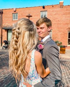 Blonde Prom Hair, Western Prom, Cute Prom Hairstyles, Hair Ideas Medium, Formal Hairstyles For Long Hair, Simple Prom Hair, Hoco Hair Ideas Half Up, Hoco Hair Ideas Down, Hoco Hair Ideas Medium