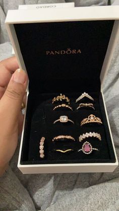 Rich Looking Jewelry, Pandora Rings On Hand Aesthetic, Rich Gifts Aesthetic, Expensive Jewelry Luxury Rings, Rich Nails Aesthetic, Pandora Jewelry Aesthetic, Expensive Gifts Aesthetic, Pandora Rings On Hand, Pandora Rings Aesthetic