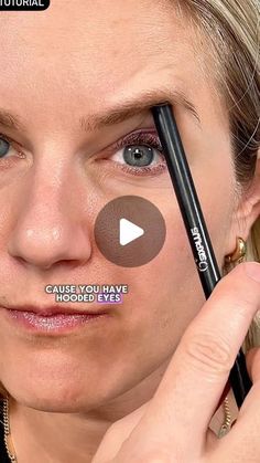 Michaella on Instagram: "Hooded Eyes Makeup Tutorial 👩‍🎨 more Hooded eyes tips on my page 💁‍♀️ 
@ciatelondon Woman Power eyeshadow palette 💜

#eyeshadowhack#eyeshadowhacks#makeuphacks#makeuptips#beautyhacks#beautytips#makeuptipsandtricks#howto#makeupforbeginners #hoodedeyesmakeup" How To Do Eyeshadow With Hooded Eyes, Makeup For Puffy Eyelids, Eyeshadow Looks For Blue Eyes Tutorials, Blue Eyeshadow Looks Hooded Eyes, Hooded Eyes Dark Makeup, Eyeshadow For Brown Eyes Hooded, Huded Eye Makeup, Best Eye Makeup For Hooded Eyes, Hooded Eyes Makeup Tutorial