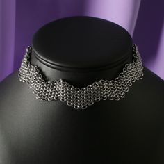 ► Un collier / choker fait main en acier inoxydable 304L. ► Sur les photos, je porte ce collier avec la longueur de 33-36 cm, mon tour de cou est de 32 cm. Toutes mes créations sont fabriquées sur commande, et envoyées sous 2 jours ouvrés. Un mot sur l'acier inoxydable: L'acier inoxydable est un matériau ayant une forte résistance à la corrosion. C'est un acier très solide, qualitatif, durable et également hypoallergénique. L'acier inoxydable que j'utilise le plus souvent dans mes créations, fermoirs compris, est l'acier inoxydable 304L. Nettoyage du bijou: avec de l'eau et du savon. Si vous avez des questions, n'hésitez pas à m'envoyer un message ! Lucie Martin Elegant Alloy Chain Jewelry, Adjustable Silver Clavicle Chain Necklace, Modern Metal Chain Necklace With Silver Chain, Alloy Clavicle Link Chain Jewelry, Elegant Stainless Steel Chain Necklaces, Modern Silver Chain Metal Necklace, Gothic Stainless Steel Silver Chain Jewelry, Elegant Stainless Steel Necklaces, Elegant Stainless Steel Chain Necklace