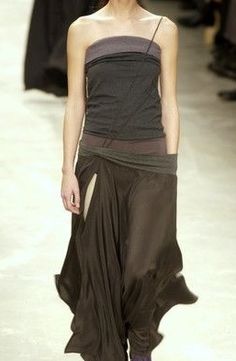 Archive Yohji Yamamoto, Yohji Yamamoto 90s, Quirky Fashion, Runway Pictures, Fashion Design Clothes, Pop Fashion, Minimal Fashion, Fashion Week Spring