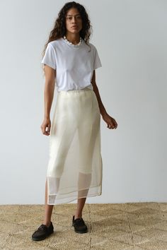 The Organza Simple Skirt is crafted from 100% silk. It features an elastic waistband, size zip, double layer, and bottom slits. Please note this is a sheer style as intended. We love to layer it with The Rib Pedal Pusher or The Jersey Slip Dress for coverage. Made in Los Angeles Sheer Skirt Outfit Street Styles, Organza Skirt Outfit, Classic Essence Outfits, Sheer Skirt Outfit, Sheer Skirts, Beige Skirt Outfit, Organza Fashion, Skirt Organza, Cream Outfit