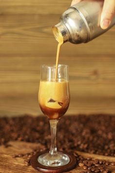 Café glacé : 5 recettes de café froid Healthy Cocktail Recipes, Cold Coffee Recipes, Healthy Cocktails, Easy Coffee Recipes, Coffee Drink Recipes, Ice Coffee Recipe, Vegetable Drinks, Coffee Dessert, Cold Coffee