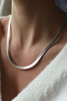 Slinky herringbone chain in sterling silver plating. Base metal: Stainless steel Chain Width: 6mm Length: 45cm+5cm extender This necklace set comes in a protective jewellery box, with a suede sleeve and care instructions. Also available in >18k gold. Waterproof, tarnish free and nickel free - sensitive skin friendly. About our jewellery All of our 18k Gold and Sterling Silver plated jewellery is coated using the PVD method. Physical Vapor Deposition (PVD) is an environmentally friendly vacuum Black Jewelry Rings, Jewelry Product Shots, Pretty Jewelry Necklaces, Herringbone Chain, Stainless Steel Accessories, Silver Chain Style, Silver Chains, Handmade Jewelry Diy, Silver Plated Jewelry