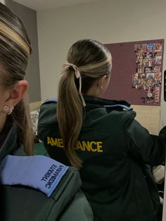 #paramedic #ambulance #studentparamedic Paramedicine Aesthetic, Paramedic School Aesthetic, Paramedic Vision Board, Paramedic Aesthetic Uk, Emt Paramedic Aesthetic Female, Paramedics Aesthetic, Ambulance Aesthetic, Emt Aesthetic, Emt Certification