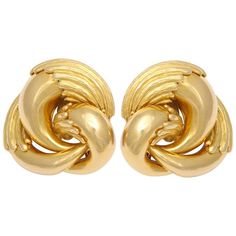 Spectacular Cartier-Paris earclips in 18K gold, formed as 3-dimensional intertwining eagle claws. Marked "Cartier Paris", numbered, French gold mark and bench mark. 27.1 penny weights. 1.25 inch 1970s Jewelry, Cartier Gold, Eagle Claw, Multicolor Jewelry, Ear Clips, Jewelry Accessories Ideas, Cartier Jewelry, Stylish Earring, Lovely Jewellery