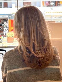 Choppy Long Layers, Braided Pixie, Bun Sleek, Layers Volume, Tousled Pixie, Hair Inspo Blonde, Middle Length Hair, Sleek Blowout, Blonde Layered Hair