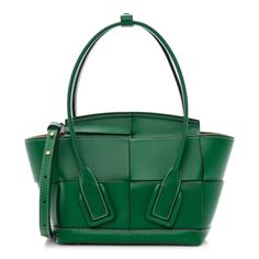 This is an authentic BOTTEGA VENETA French Calfskin Maxi Intrecciato Arco 33 in Racing Green. This stylish shoulder bag is crafted of woven leather in green. The bag features a basket shape, matching strap handles, an optional leather shoulder strap, and gold hardware. The front flap opens to a brown suede leather interior with hanging zipper pocket. Green Intrecciato Weave Tote Shoulder Bag, Designer Green Shoulder Bag With Handles, Designer Leather Shoulder Bag With Intrecciato Weave, Green Satchel Bag With Intrecciato Weave, Green Woven Leather Shoulder Bag For Shopping, Designer Green Shoulder Bag With Leather Handles, Green Woven Leather Bag, Green Intrecciato Weave Satchel Bag, Modern Green Bag With Intrecciato Weave