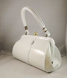 Handbag Sale, Structured Handbags, Bags Online Shopping, Purse Fashion, Vintage Handbag, Unique Purses, Frame Bag, Beautiful Handbags