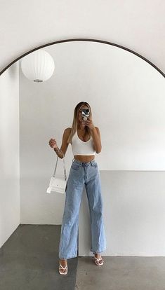 Follow our Pinterest Zaza_muse for more similar pictures :) Instagram: @zaza.muse | Simple Jeans And Heels Outfit, Skandinavian Fashion, Cooler Look, Mode Inspo, Pastry Chef, Outfit Goals, Fashion Mode, Looks Vintage, Outfits Casuales