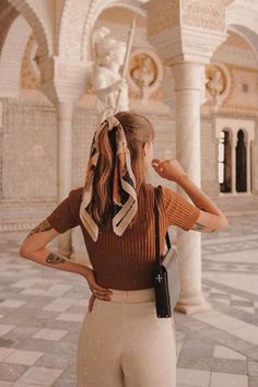 Top 10 Women's Fashion Style Trends for Summer 2019 | Click on the image for more summer style trends Summer Outfits For Hairstylist, Beige Outfit, 2020 Fashion Trends, Summer Scarves, Summer Fashion Trends, Mode Inspo