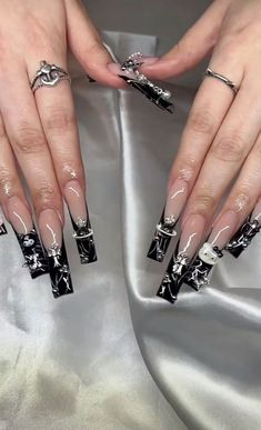 black nails,long nails,y2k nails,opium nails Long Nails Y2k, Black Nails Long, Nails Y2k, Band Nails, Bunny Nails, Halloween Acrylic Nails, Punk Nails, Long Acrylic Nail Designs