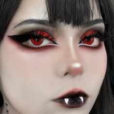 Bat Makeup, Girl Vampire, Vampire Makeup Halloween, Alternative Girl, Vampire Gothic, Vampire Aesthetic, Vampire Makeup, Gothic Girl, Retro Makeup