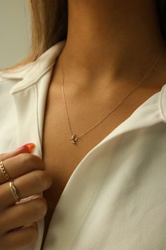 This 14k gold Lil Sparrow Necklace is absolutely adorable, seemingly taking flight- the essence of freedom. The most charming everyday staple piece. forever piece modern dainty Details: 14k solid gold pendant and chain Measurements: 16in with 2in extender (adjustable 16-18in) Dimensions: 8mm x 10mm Hypoallergenic Ships from a small business Style: Minimalist, dainty, modern Small Gold Chain, Jewelry Necklace Simple, Minimal Pendant, Minimalist Necklace Gold, Fancy Jewelry Necklace, Minimal Gold, Preppy Jewelry, Sparrow Bird, Expensive Jewelry Luxury