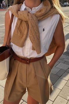 how to get the old money look Professional Fits, Money Mood, 40s Mode, Lauren Aesthetic, Dress Rich, Money Clothes, Money Fashion, Money Girl, Sophisticated Fashion